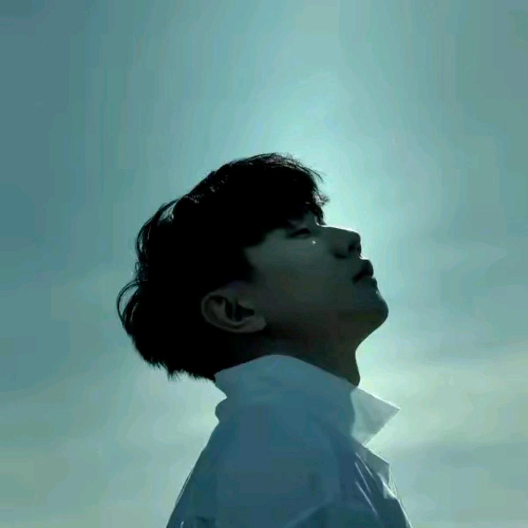 四点半的云☁️