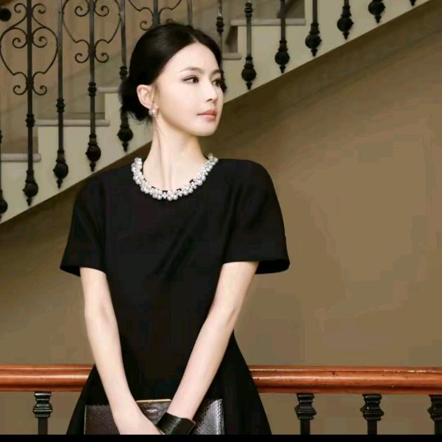 溶溶RONGRONG（精选穿搭)