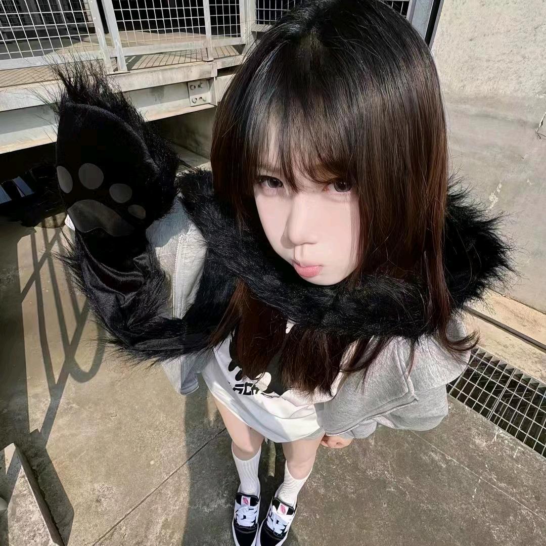 晚雾照向春山