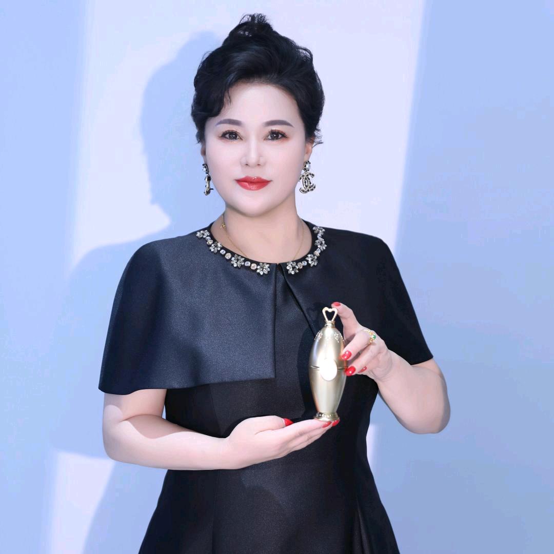 金伊妮杨姐