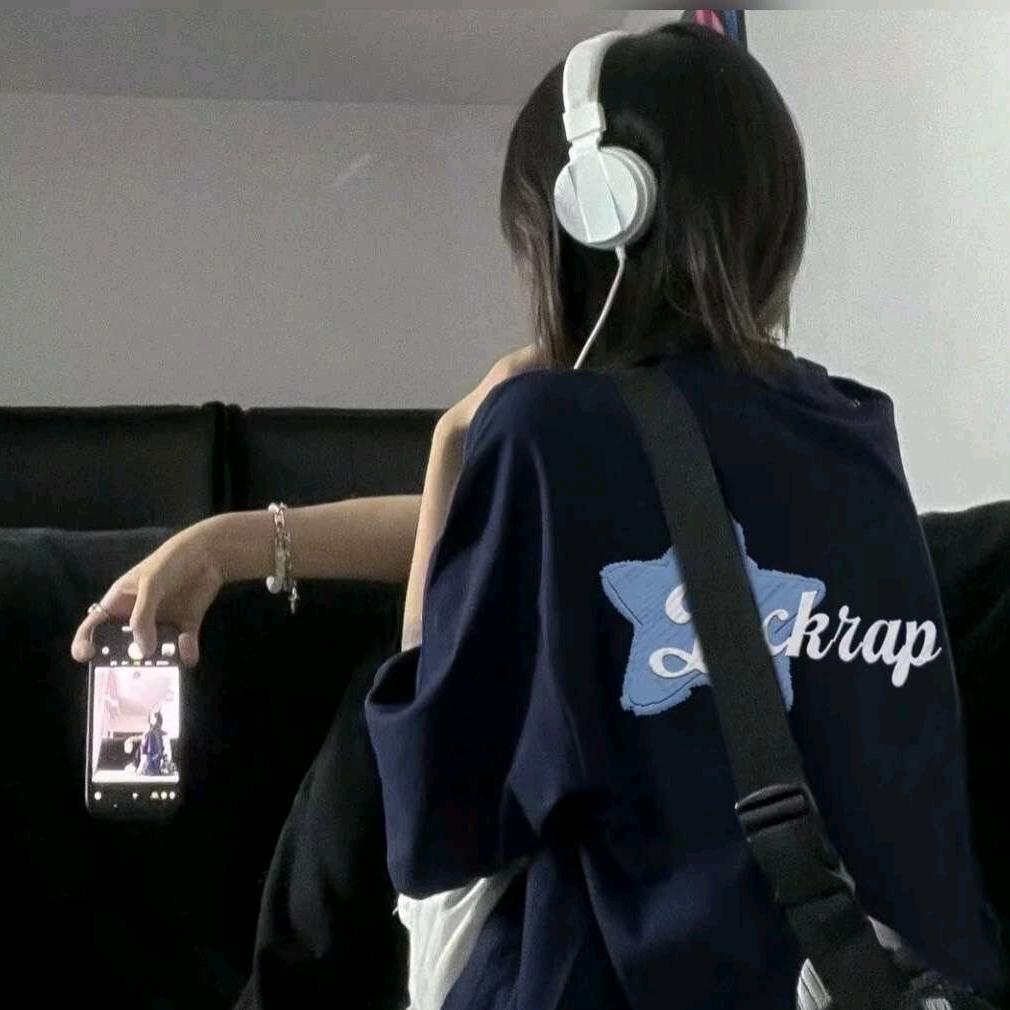 依依ღ♡