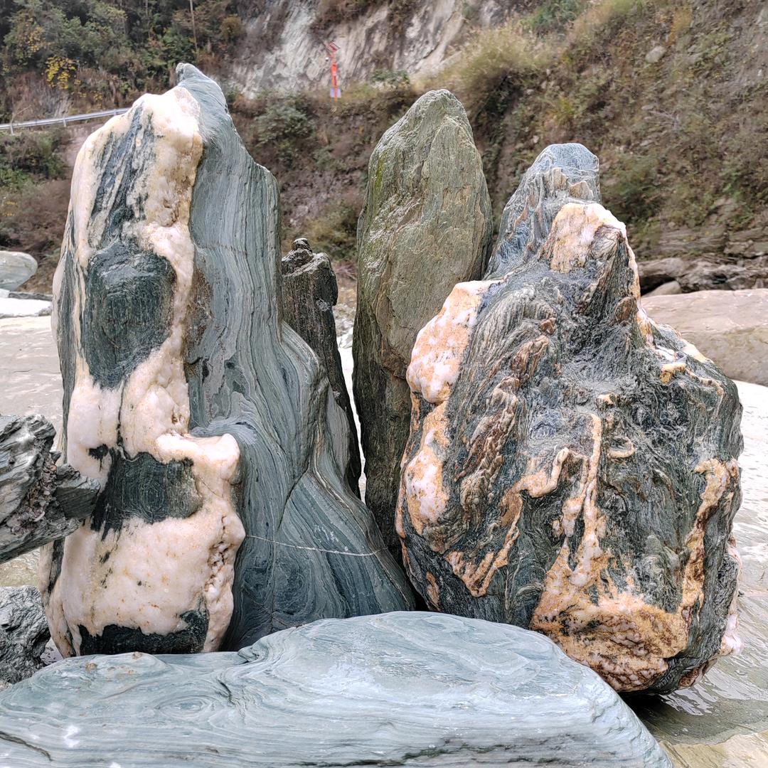 奇石溪流洪哥
