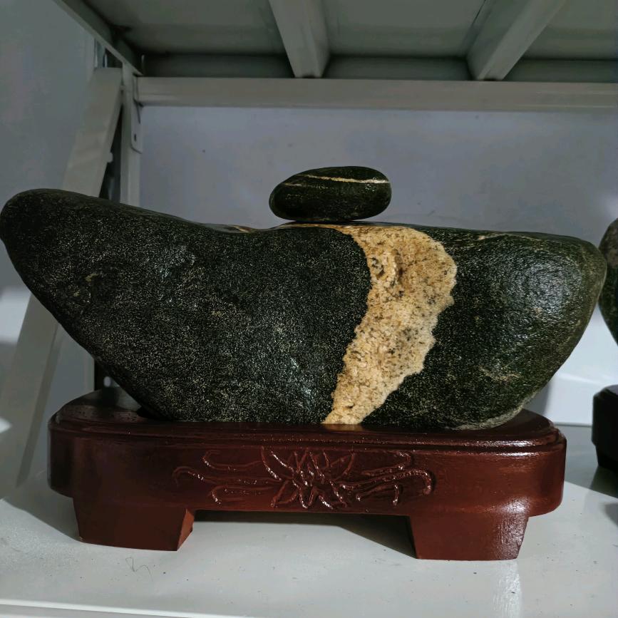 泰山云石间