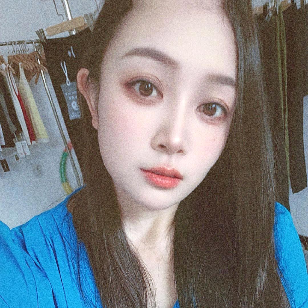 努力卖衣服的小姐姐