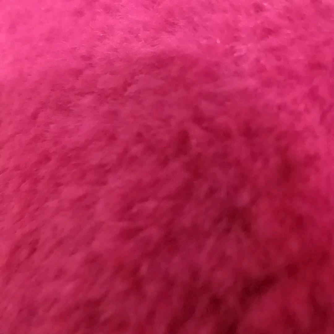 耳边，眤喃@