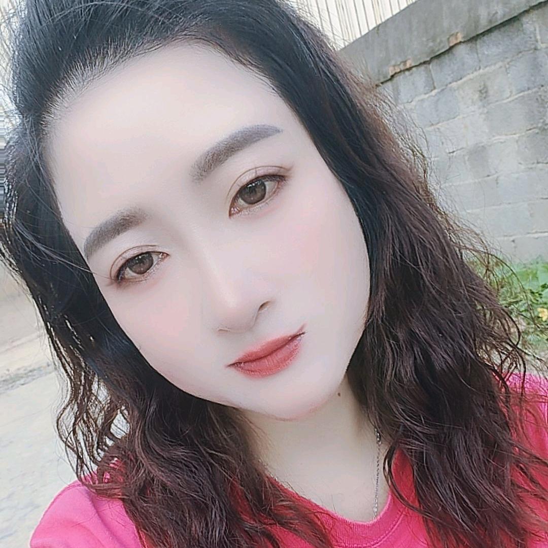 洁洁  ，