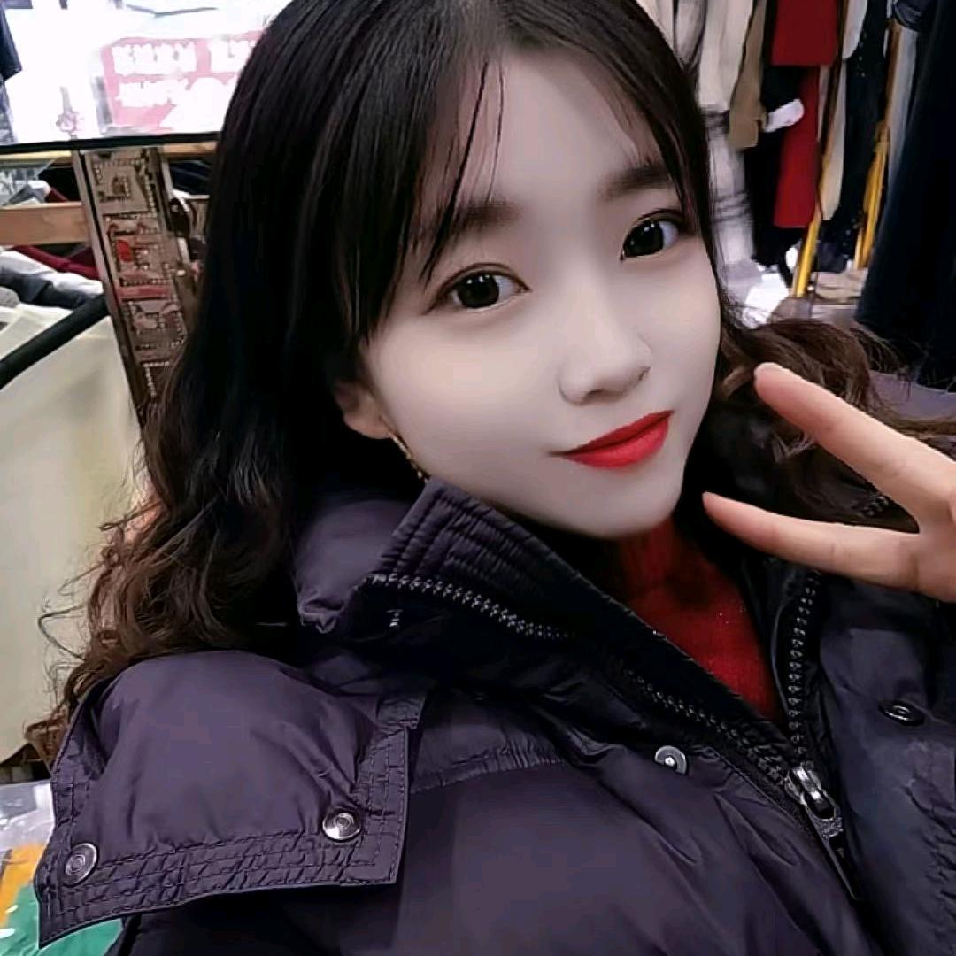 红禾e家后步行街，服装店。