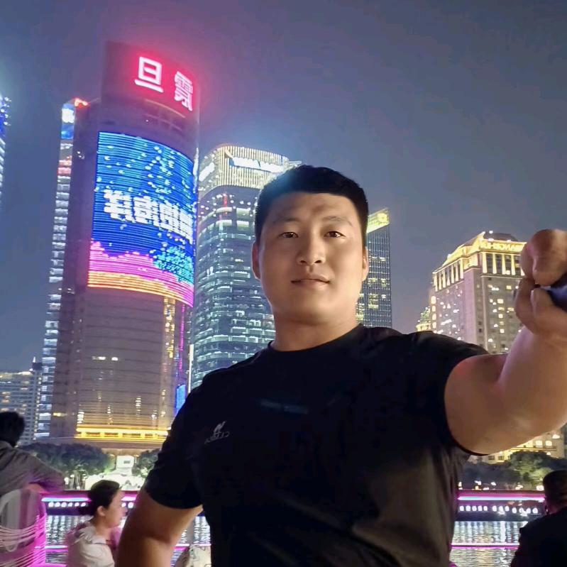雷振宇.
