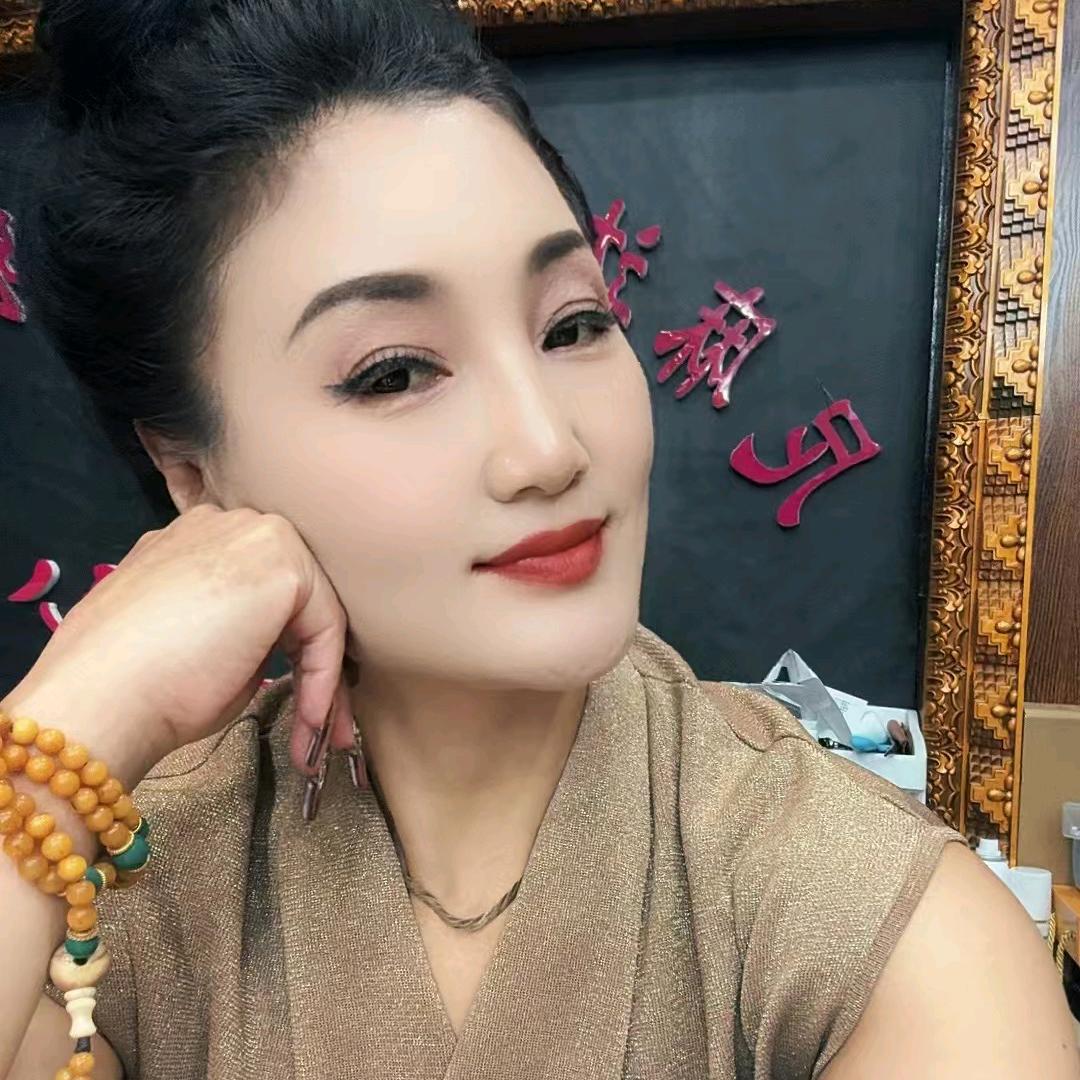 尼玛达瓦服装店