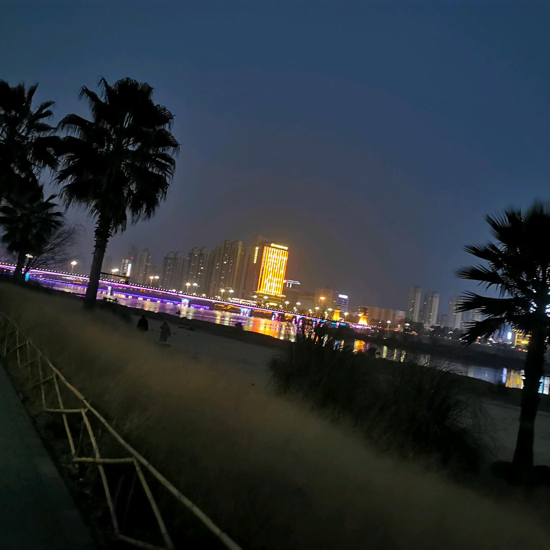 提示: 您的直播内容涉及敏感话题即将封号