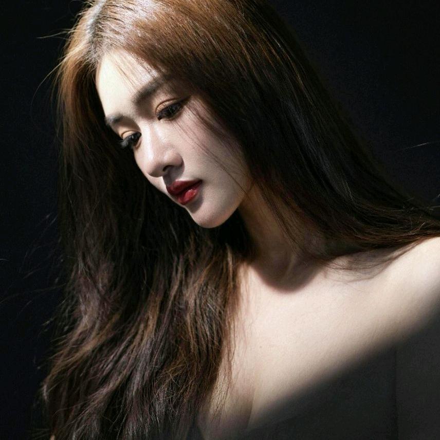 ໒꒰ྀི ᴗ͈   她，他 ᴗ͈ ꒱ྀི