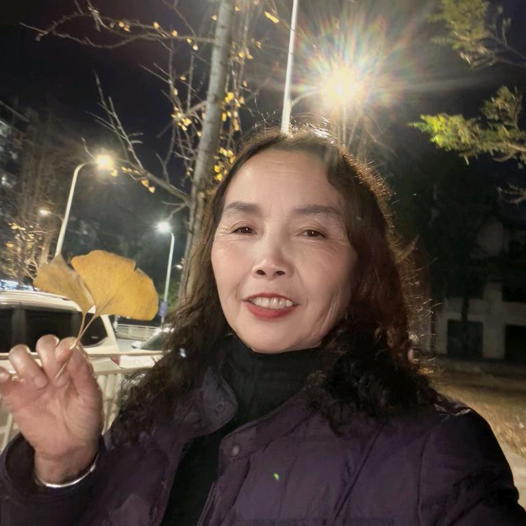 江口龙姐卖秀山啃一腿羊脚