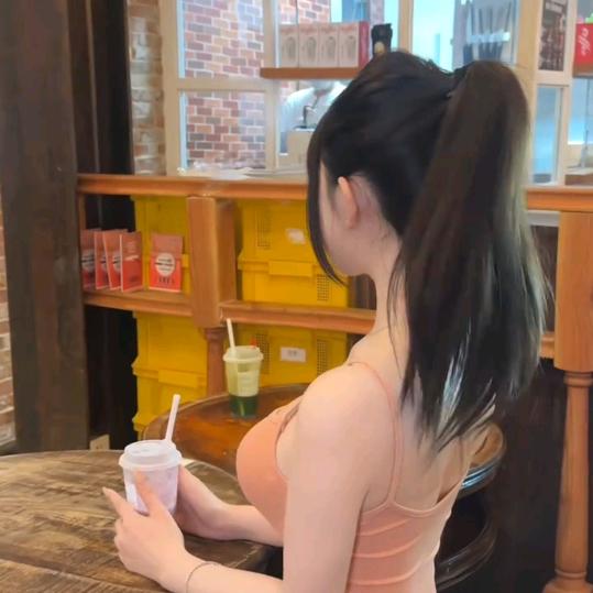 小梨娜娜