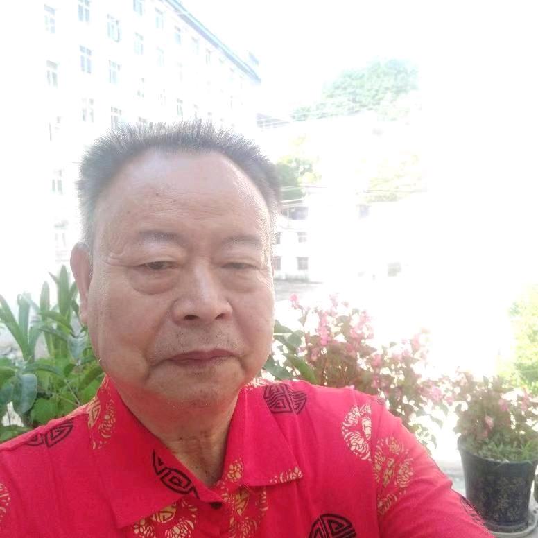 谭龙先