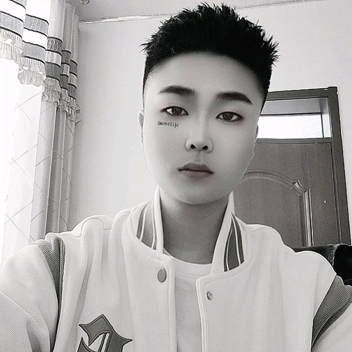 一只梨花🥀.