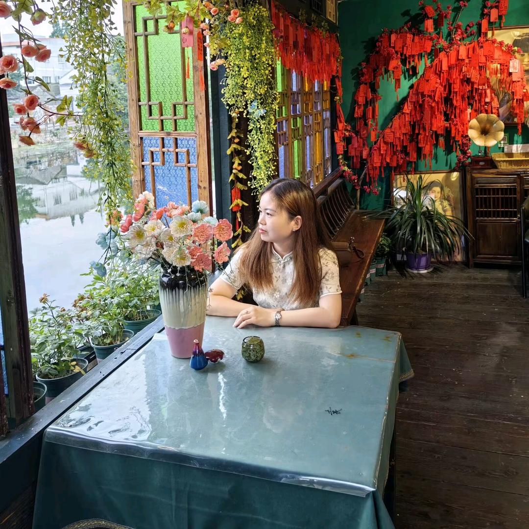 做衣服的小姐姐