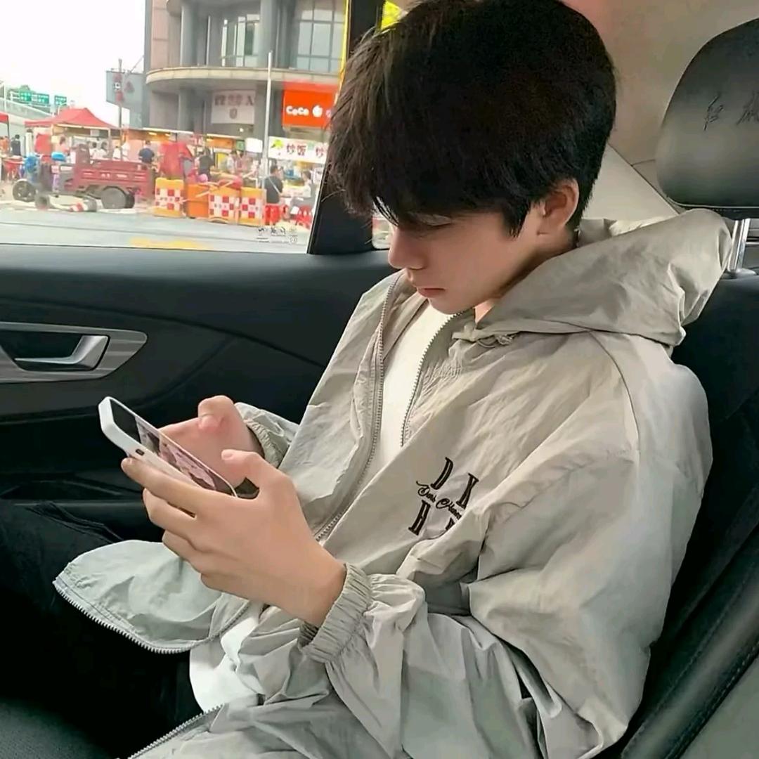 默默不语