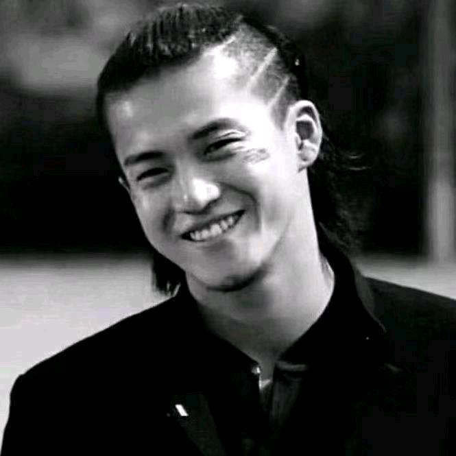 小号    A  先 生