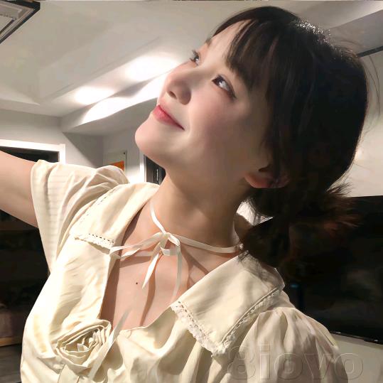脸圆圆的.