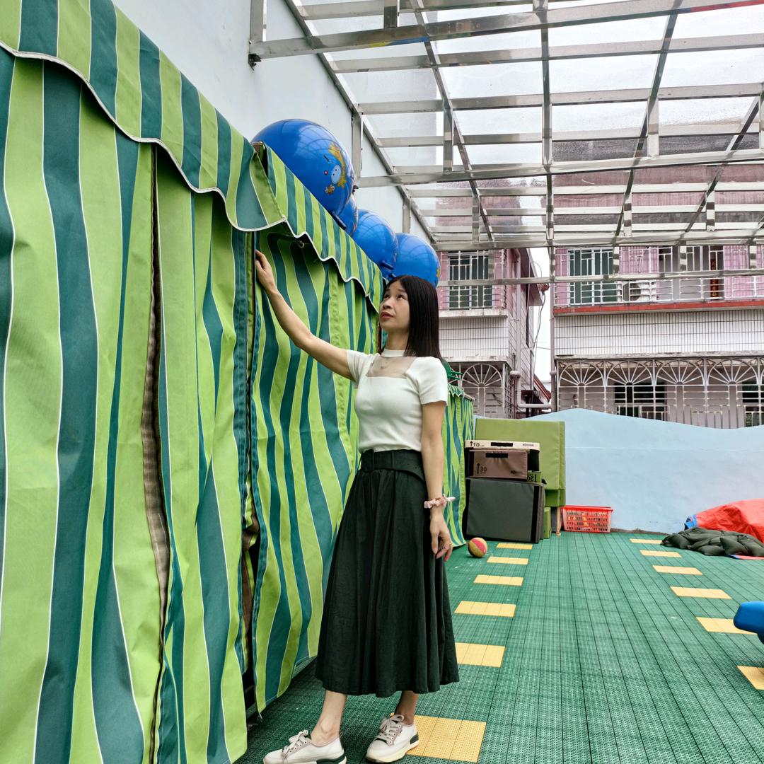 小青菜《商品在橱窗》