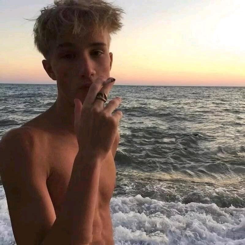 尹.