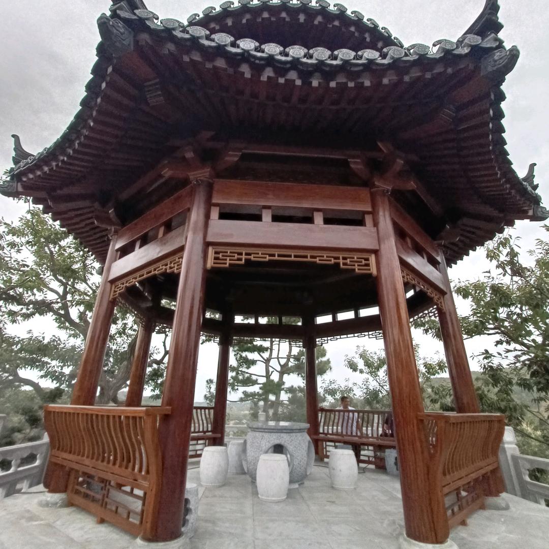 元中雕塑