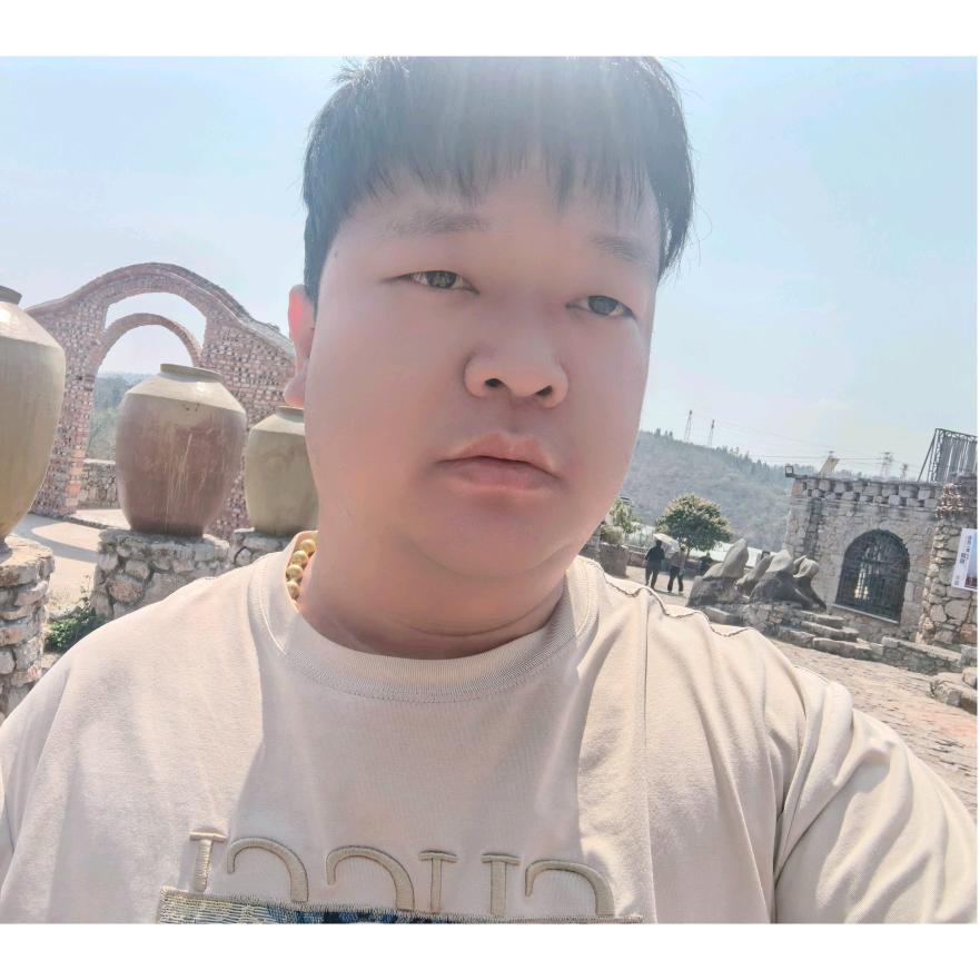 何     琛~