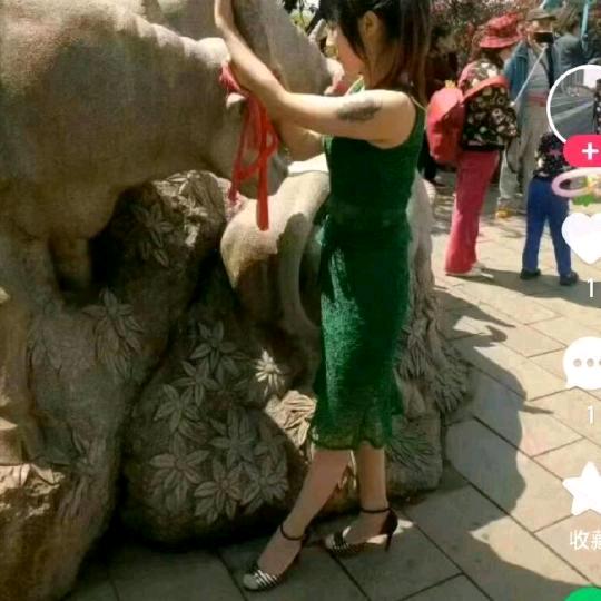 小英٩(๑❛ᴗ❛๑)۶