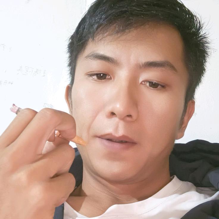 £✘^O^烈酒敬余生♥╭(╯ε╰)╮