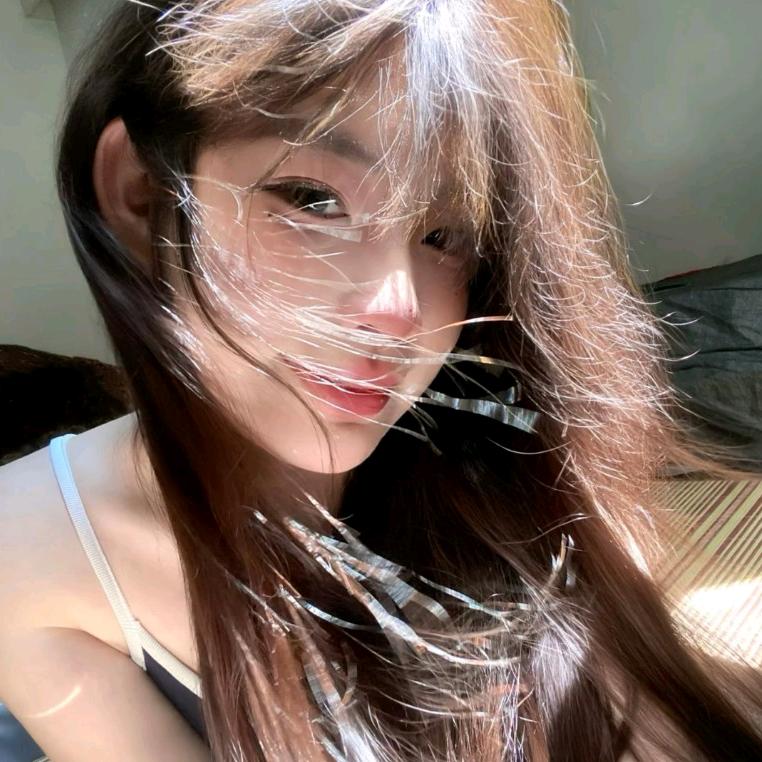 许诺诺（接业务）