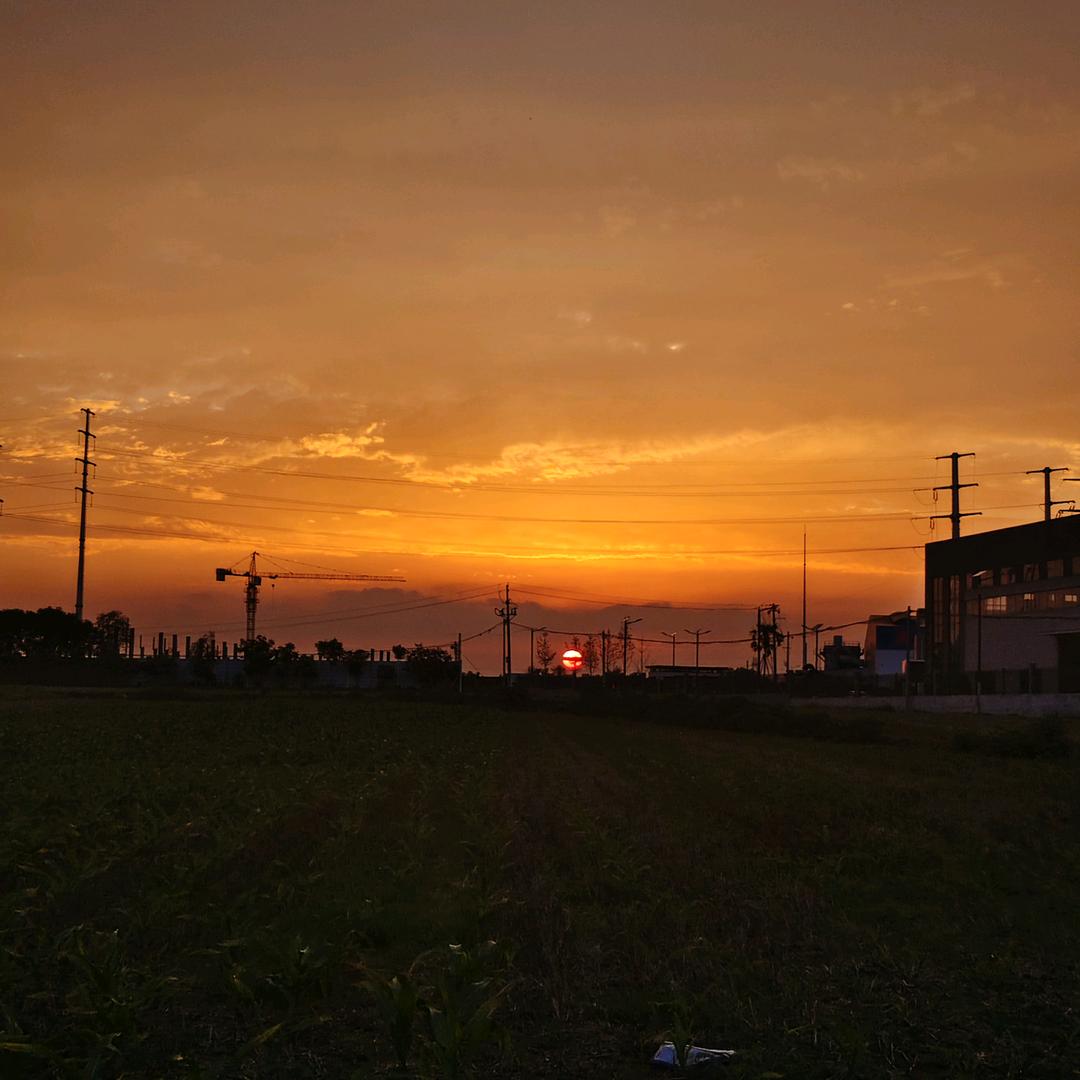 一轮朝阳红满天