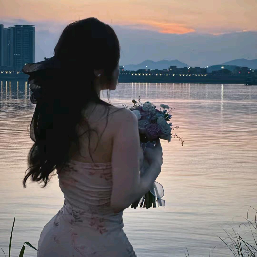 丽丽，，