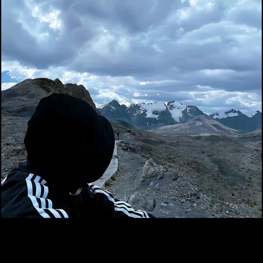 低头看勇气，抬头看实力