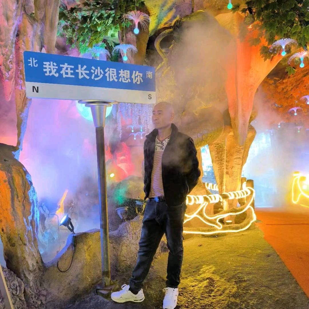 河南眼睛哥