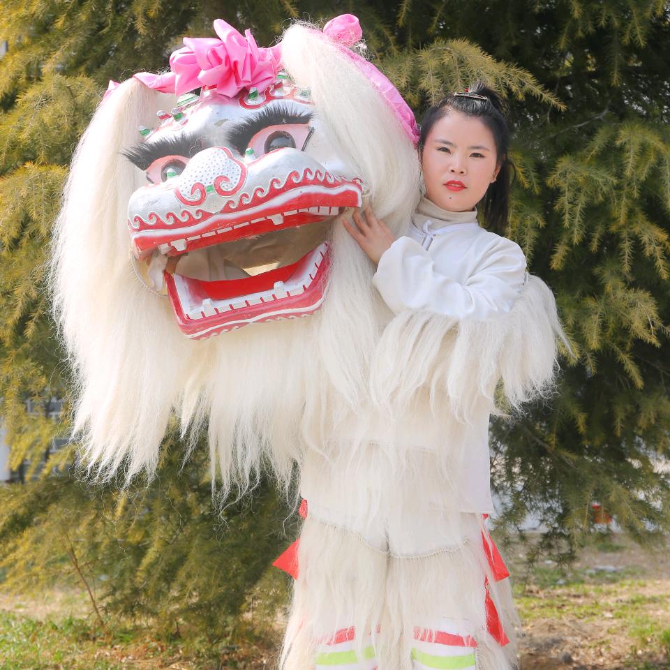河南延津舞狮姐妹（超男）盘鼓舞龙