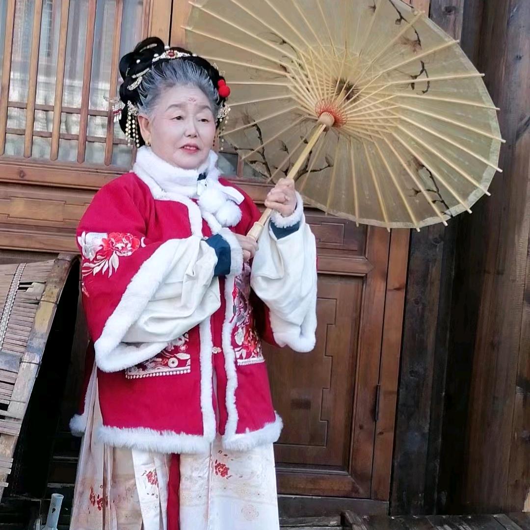 开心赵老太