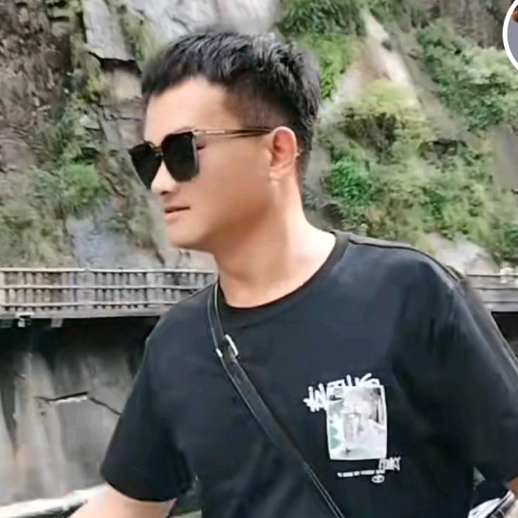@俊