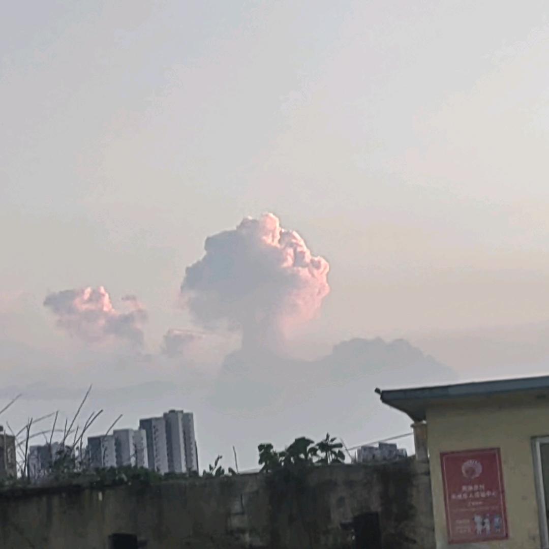 向云端，一半生活一半梦想。