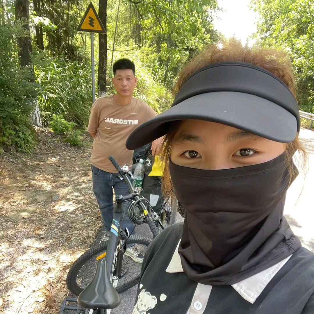 老丁带女儿骑行