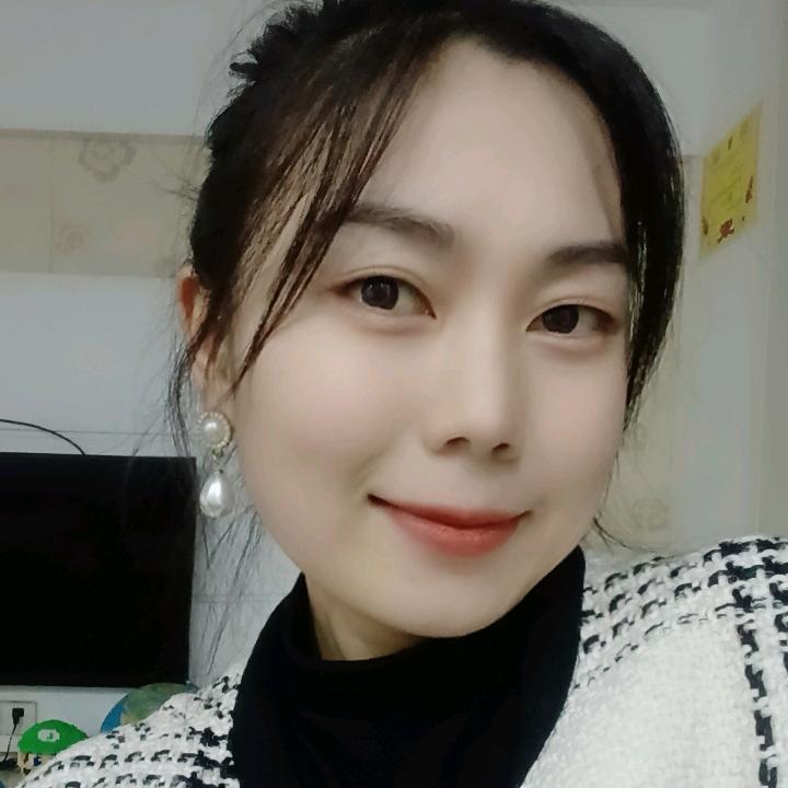 常德学化妆美容虹霖美校沈老师