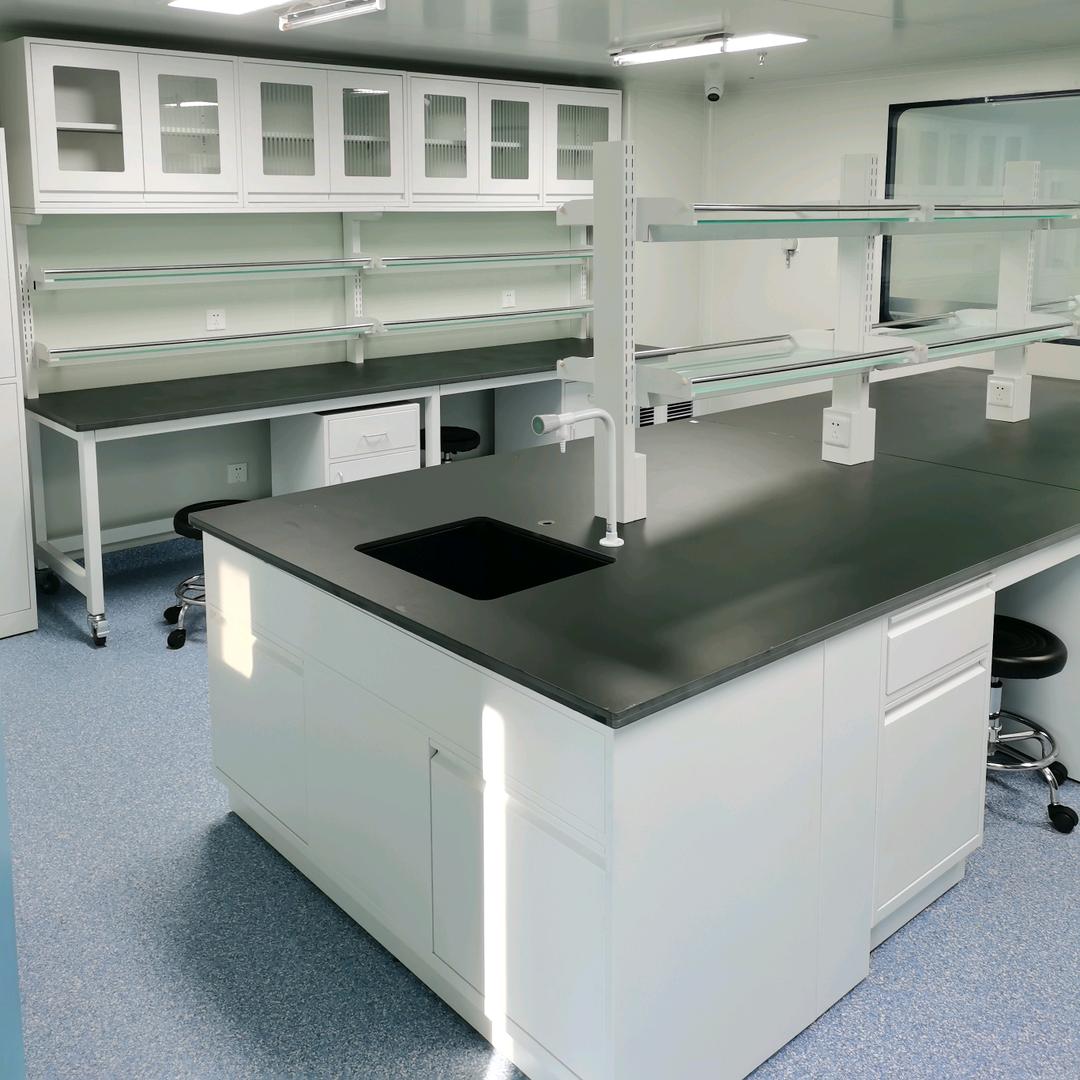 实验室安装师傅老张