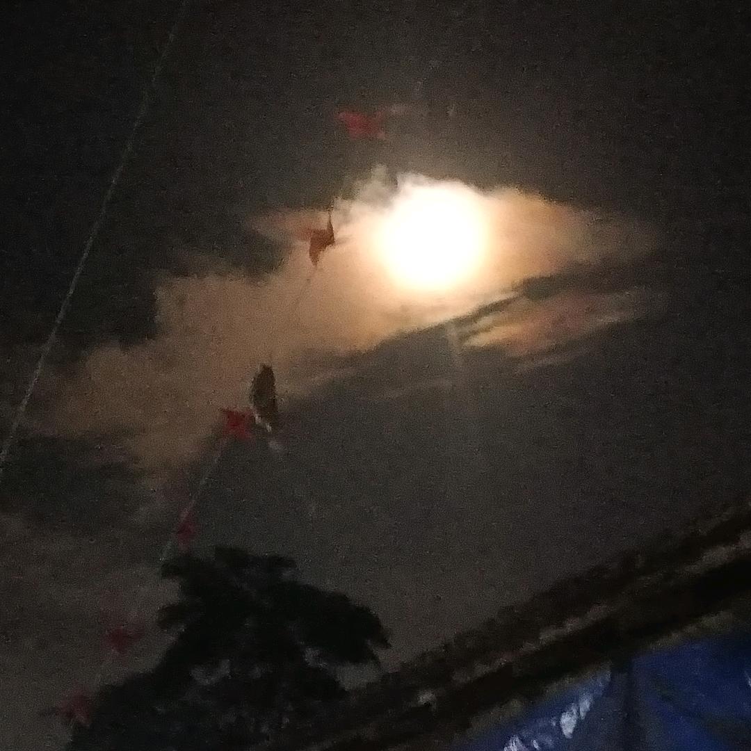七七