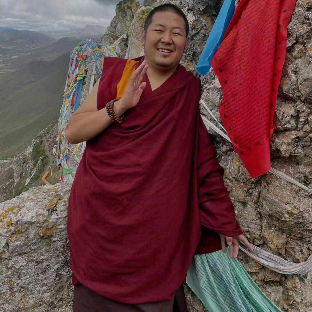 འབུ     直         美