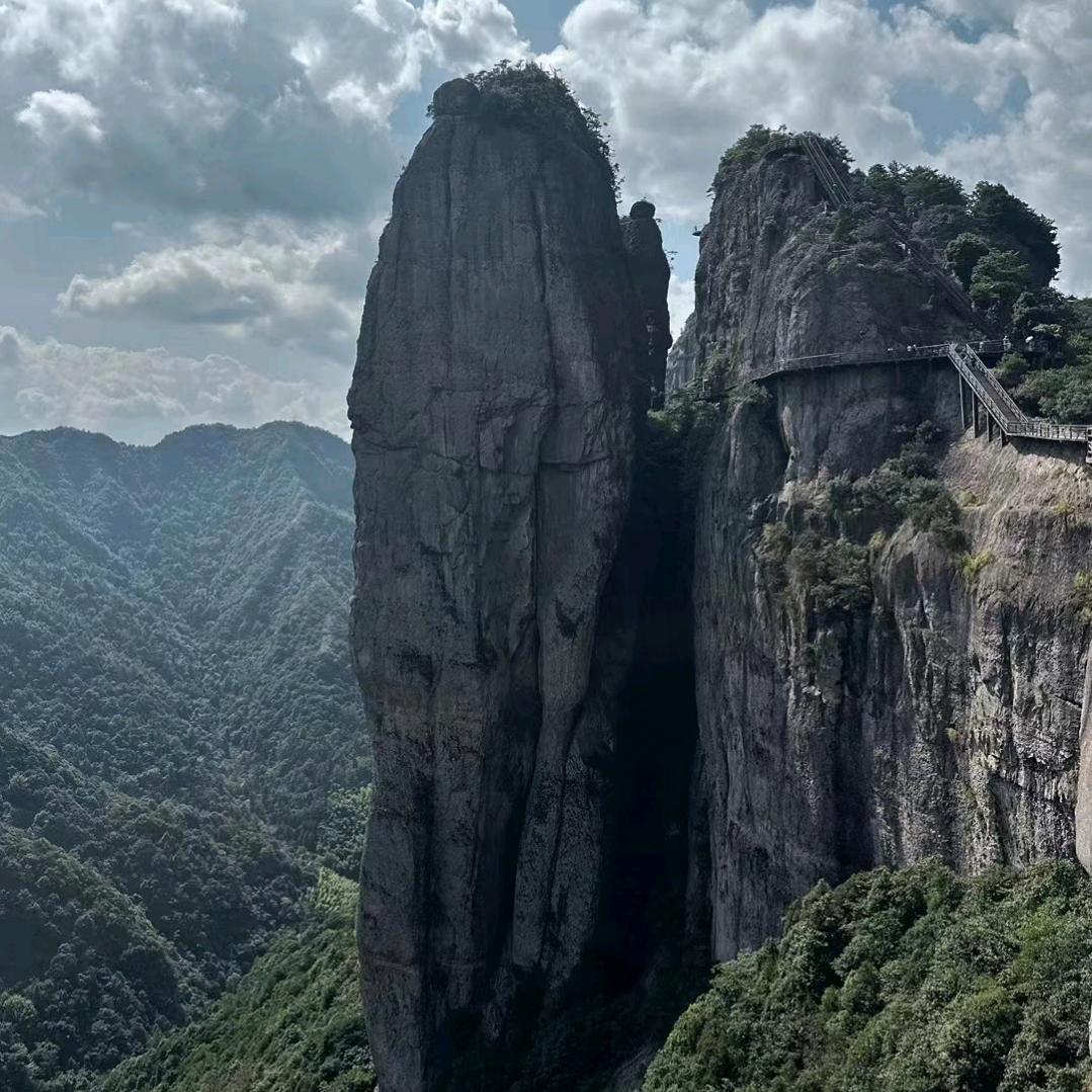 建刚