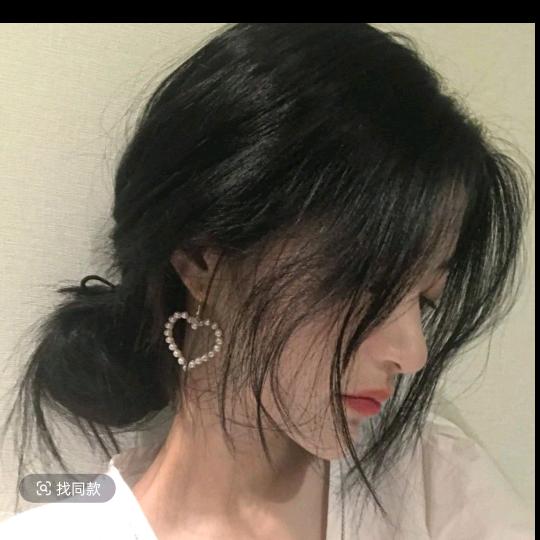 你在闹  她在笑