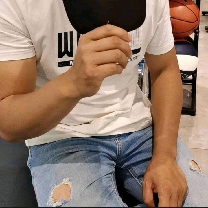一坨咸鱼