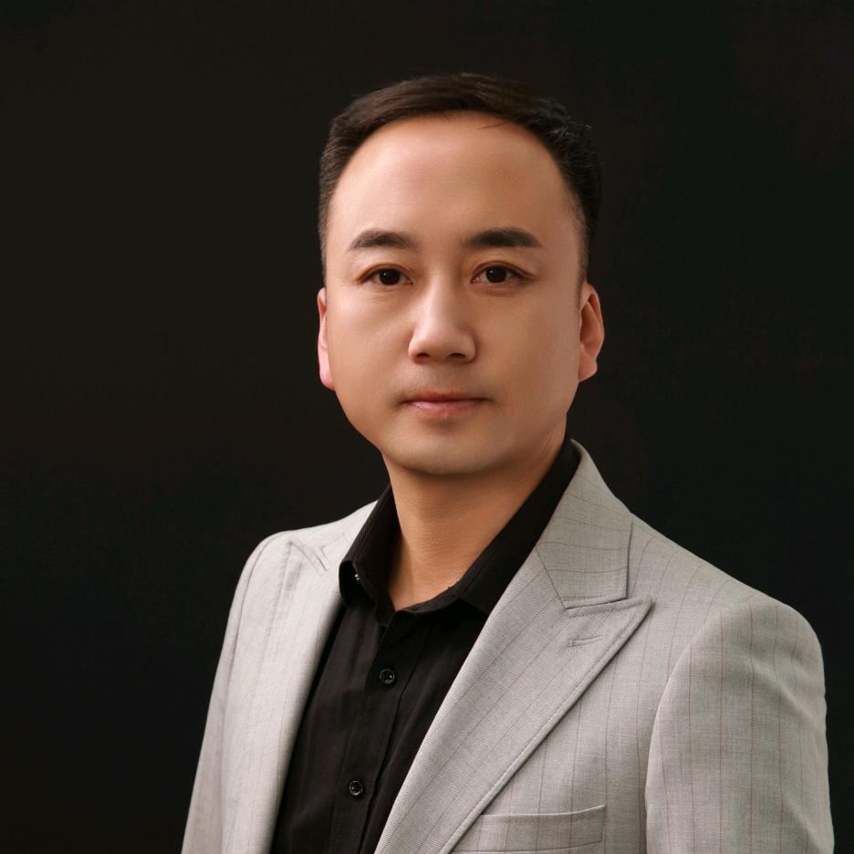 关注高考与职业发展的张老师