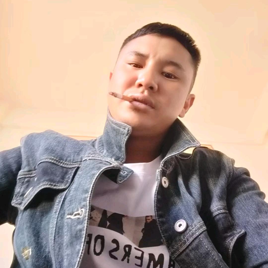 叼着棒棒糖拽天下