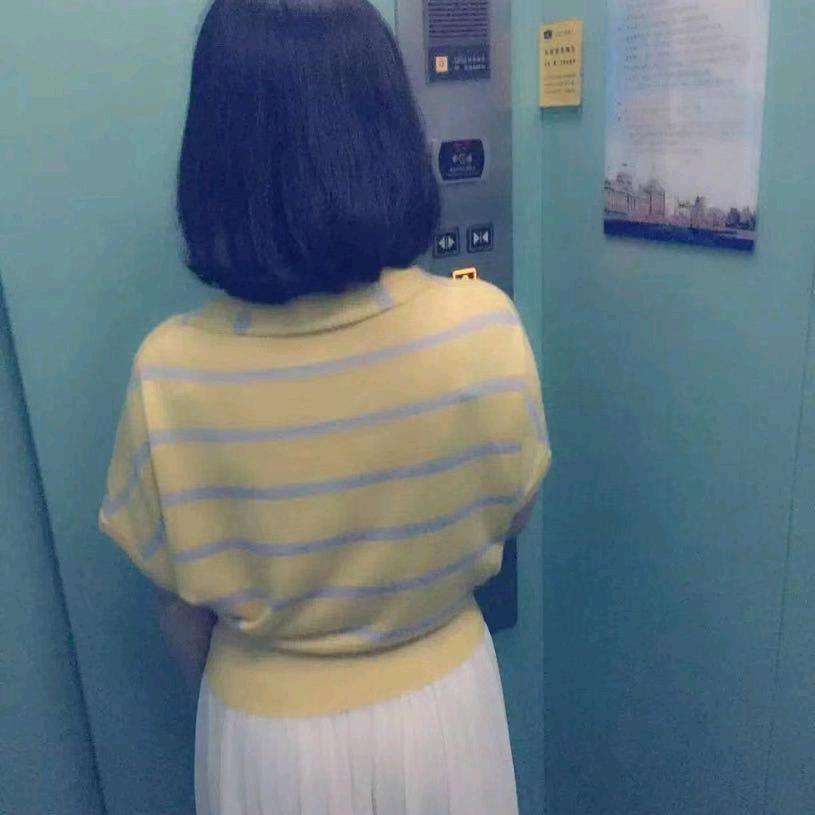 爱踢腿的兔兔