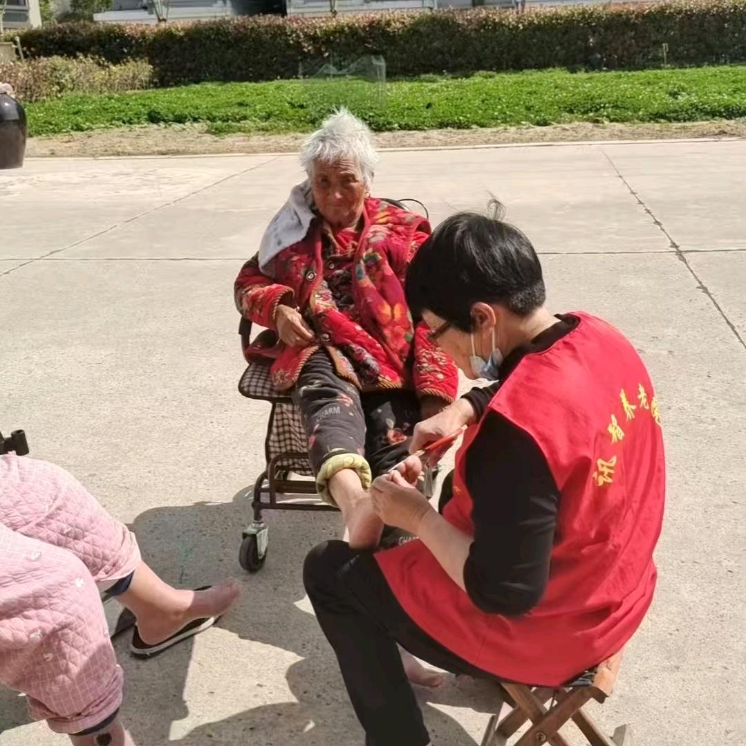 讯智养老院 护工